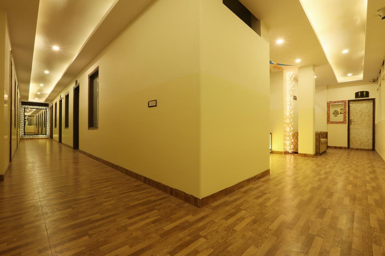 Plazzo Hotel New Delhi Exterior photo