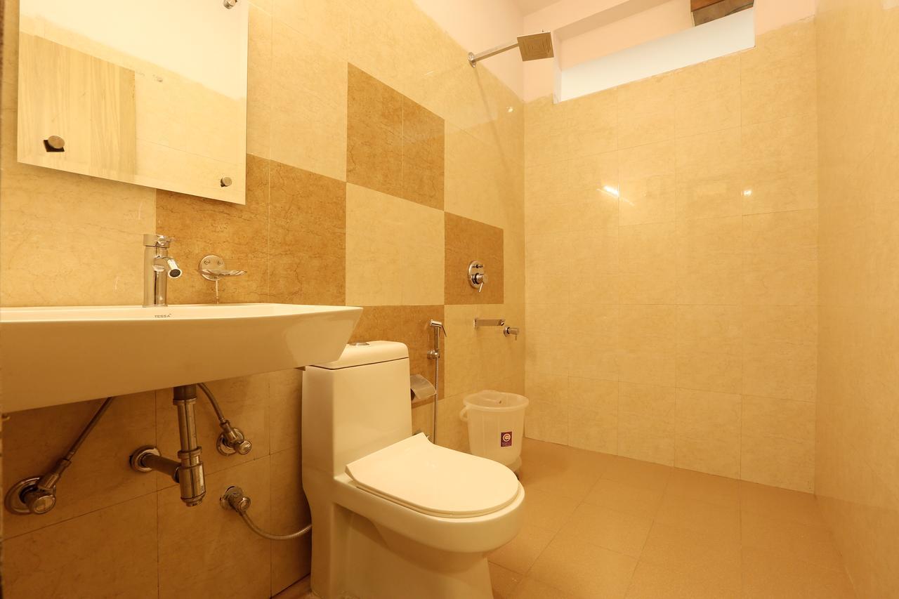 Plazzo Hotel New Delhi Exterior photo