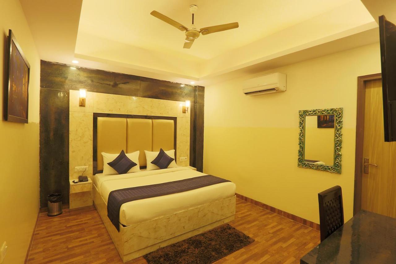 Plazzo Hotel New Delhi Exterior photo