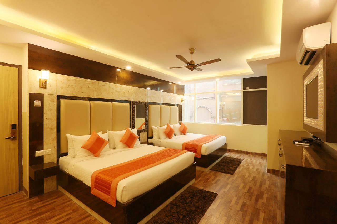 Plazzo Hotel New Delhi Exterior photo