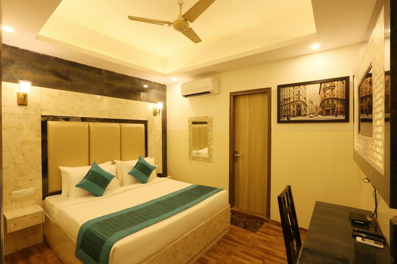 Plazzo Hotel New Delhi Exterior photo