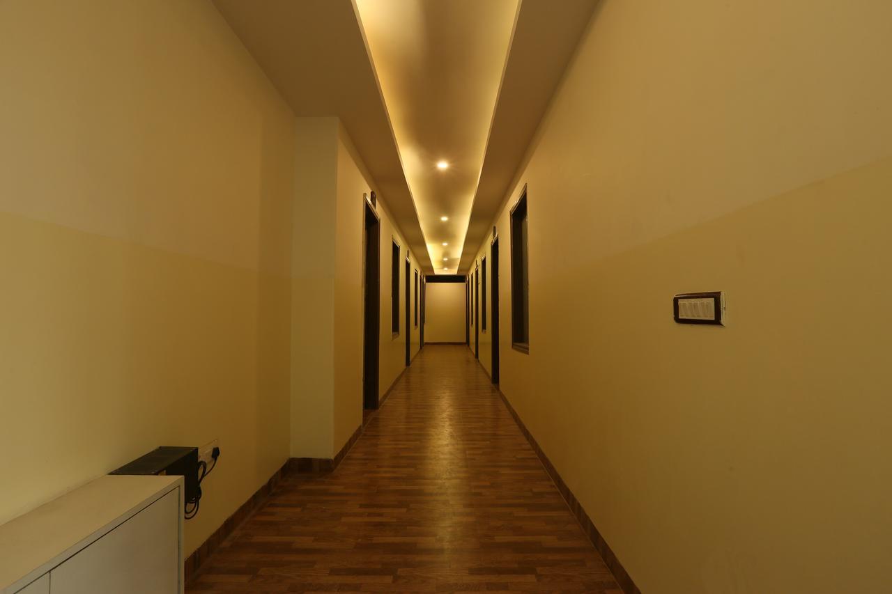 Plazzo Hotel New Delhi Exterior photo