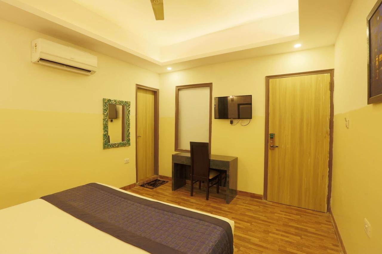 Plazzo Hotel New Delhi Exterior photo