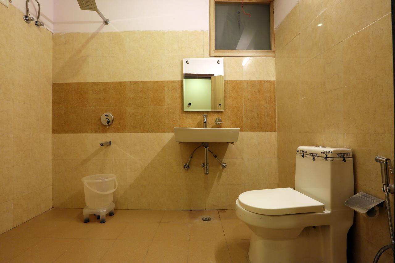 Plazzo Hotel New Delhi Exterior photo
