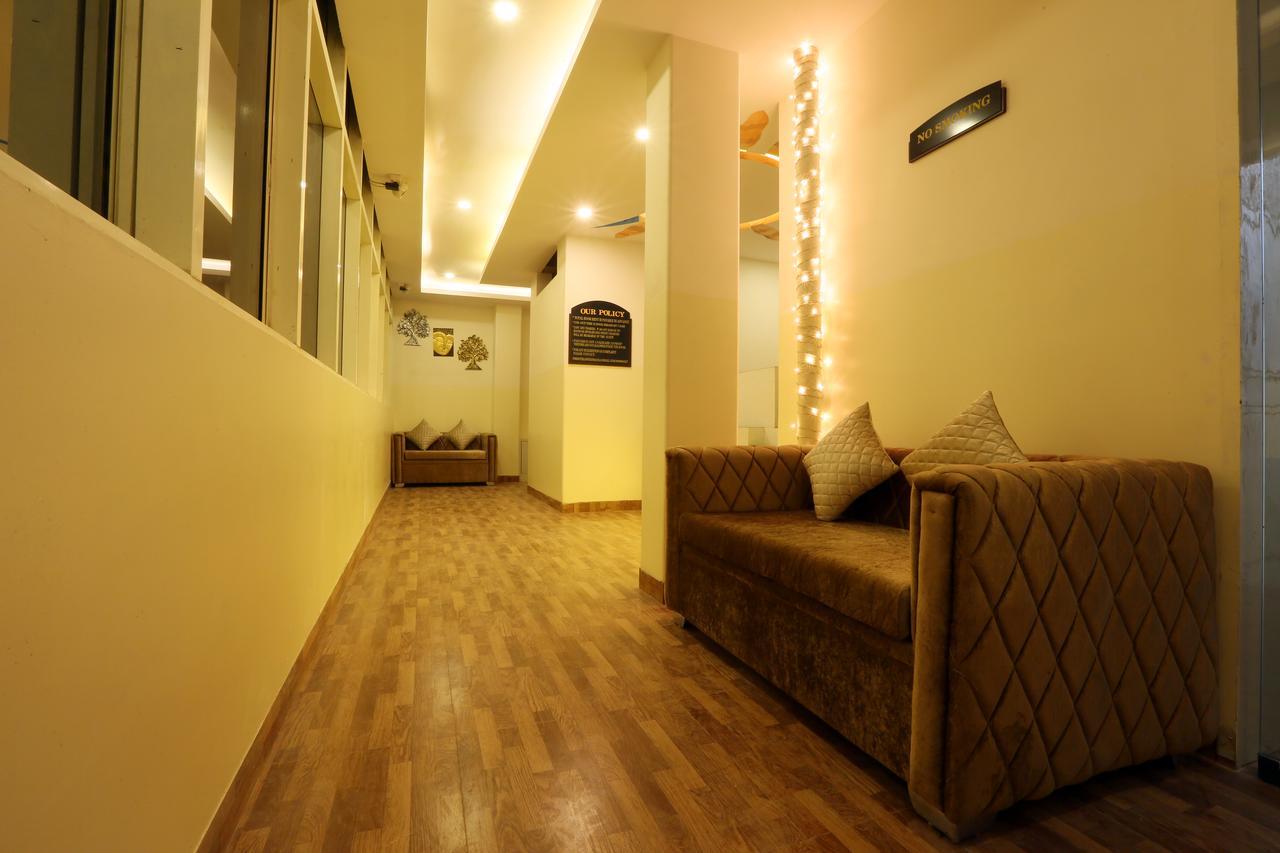 Plazzo Hotel New Delhi Exterior photo
